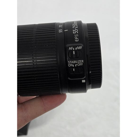 Canon EF-S 55-250mm f/4.0-5.6 IS Lens With Soft Case - Picture 4 of 7